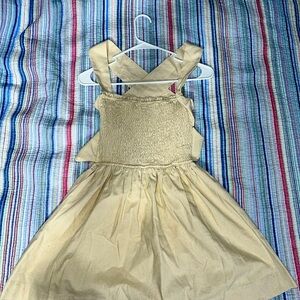 Selling this cream linen mini dress. Tags on dress !